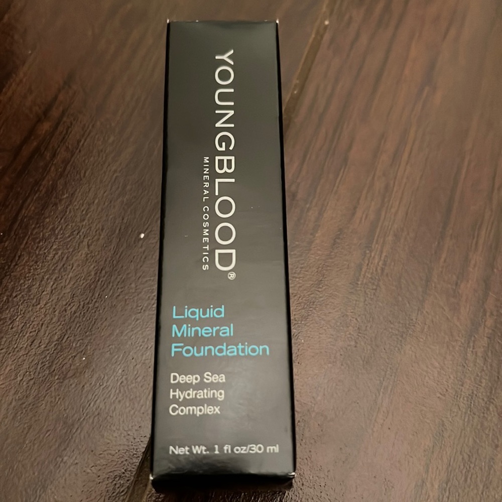Youngblood Mineral Cosmetics Liquid Mineral Foundation